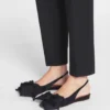 Bailarina plana con talón abierto en satén Bailarina plana con talón abierto en satén