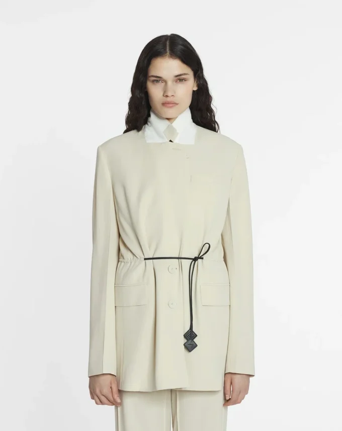 Chaqueta con cinturón de mezcla de lana