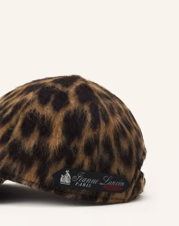 Gorra con estampado de leopardo