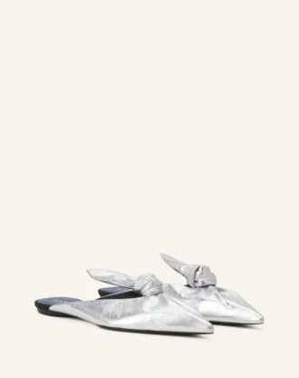 Mules Midnight Step Bow en piel metalizada Mules Midnight Step Bow en piel metalizada