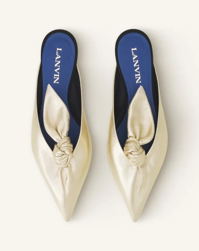 Mules Midnight Step Bow en piel metalizada
