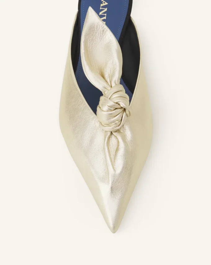 Mules Midnight Step Bow en piel metalizada