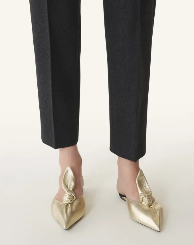 Mules Midnight Step Bow en piel metalizada