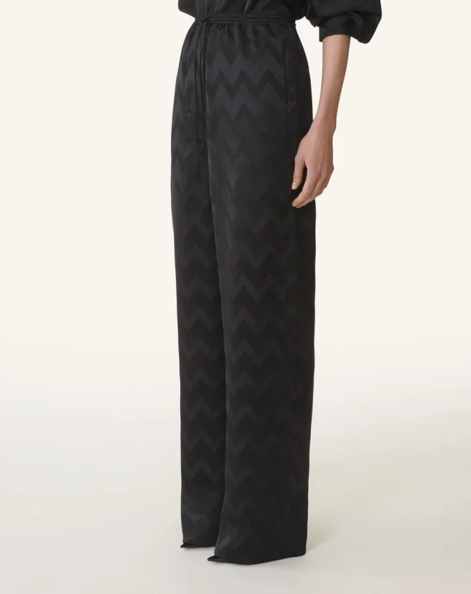 Pantalones fluidos en viscosa jacquard Pantalones fluidos en viscosa jacquard