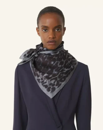 Pañuelo de seda con estampado de leopardo