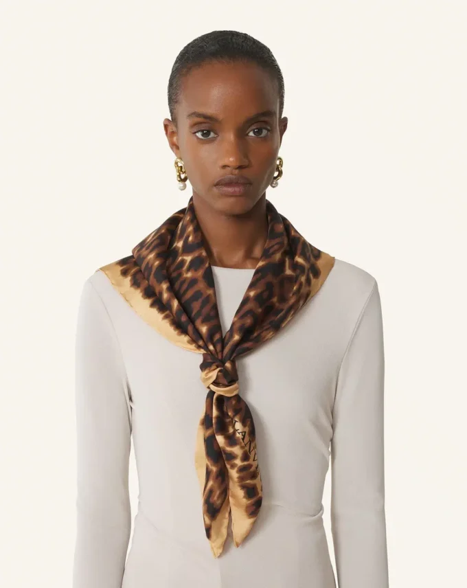 Pañuelo de seda con estampado de leopardo Pañuelo de seda con estampado de leopardo