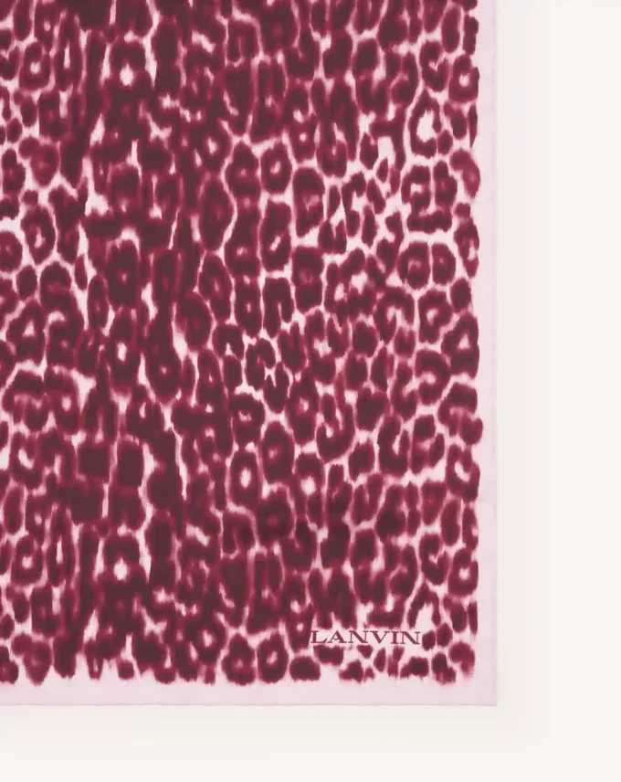 Pañuelo de seda con estampado de leopardo Pañuelo de seda con estampado de leopardo