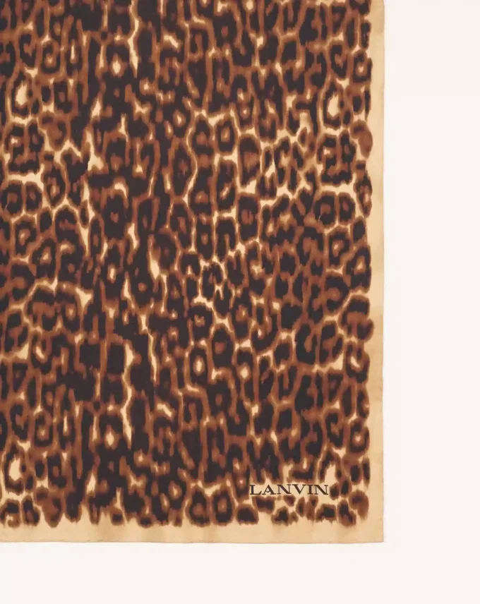 Pañuelo de seda con estampado de leopardo Pañuelo de seda con estampado de leopardo
