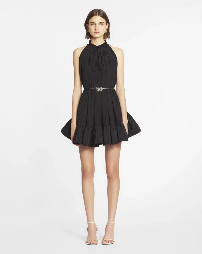 Vestido corto con volantes Vestido corto con volantes