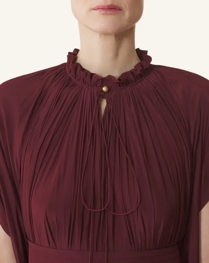 Vestido corto de charmeuse Vestido corto de charmeuse