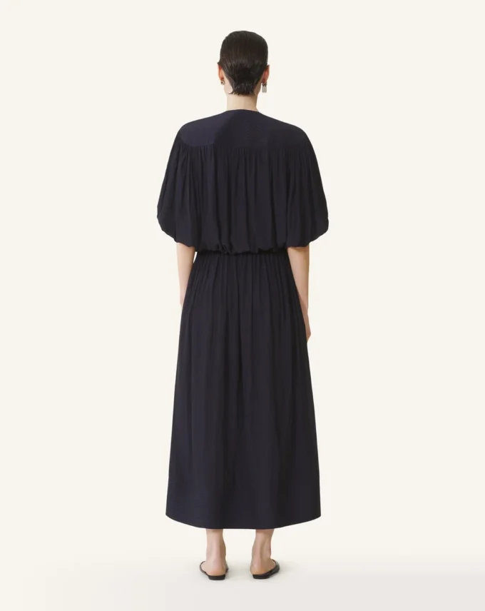 Vestido midi en charmeuse Vestido midi en charmeuse