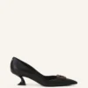 Zapatos de salón de cuero Midnight Step con hebilla