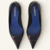 Zapatos de salón de cuero Midnight Step con hebilla